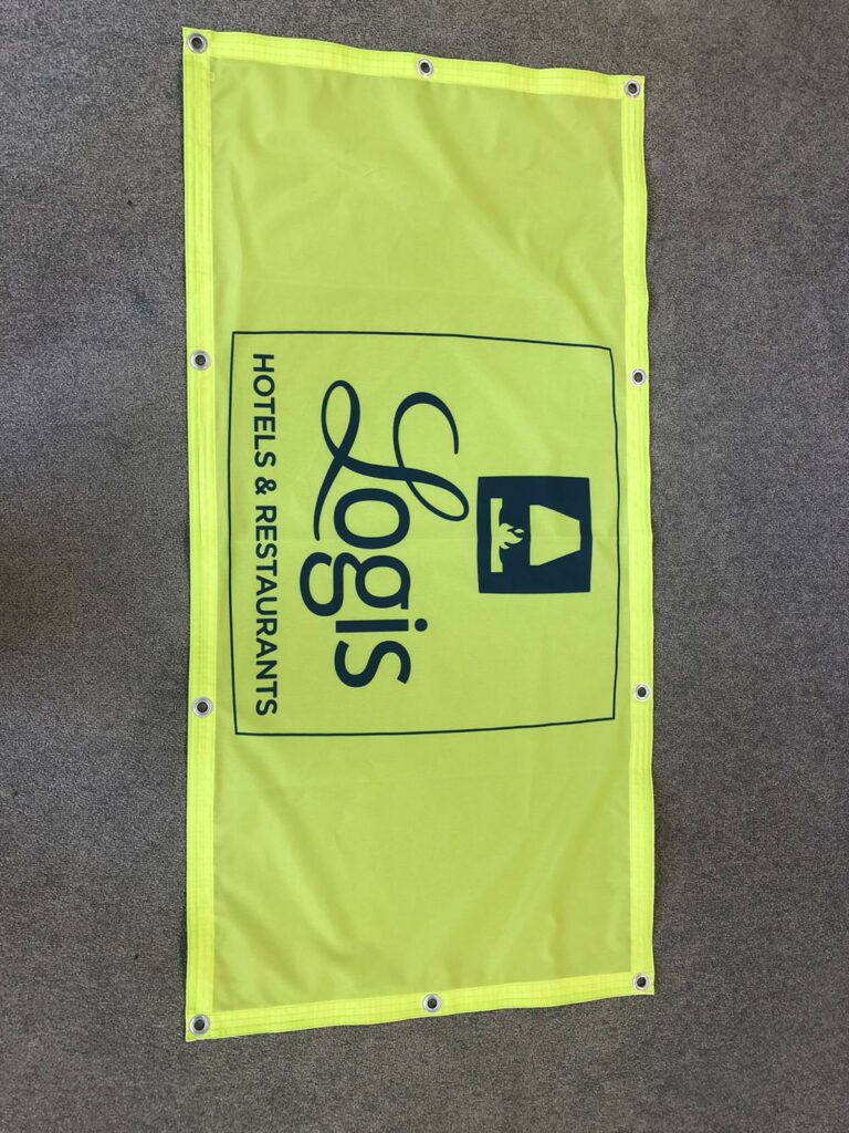 Banery tekstylne reklamowe – lekkie banery z tkaniny z własnym nadrukiem (do systemów wystawienniczych)